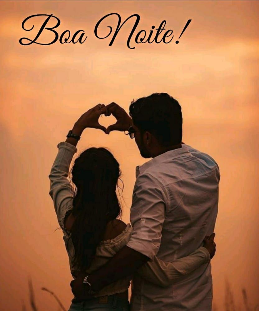 casal fazendo coração em parceria