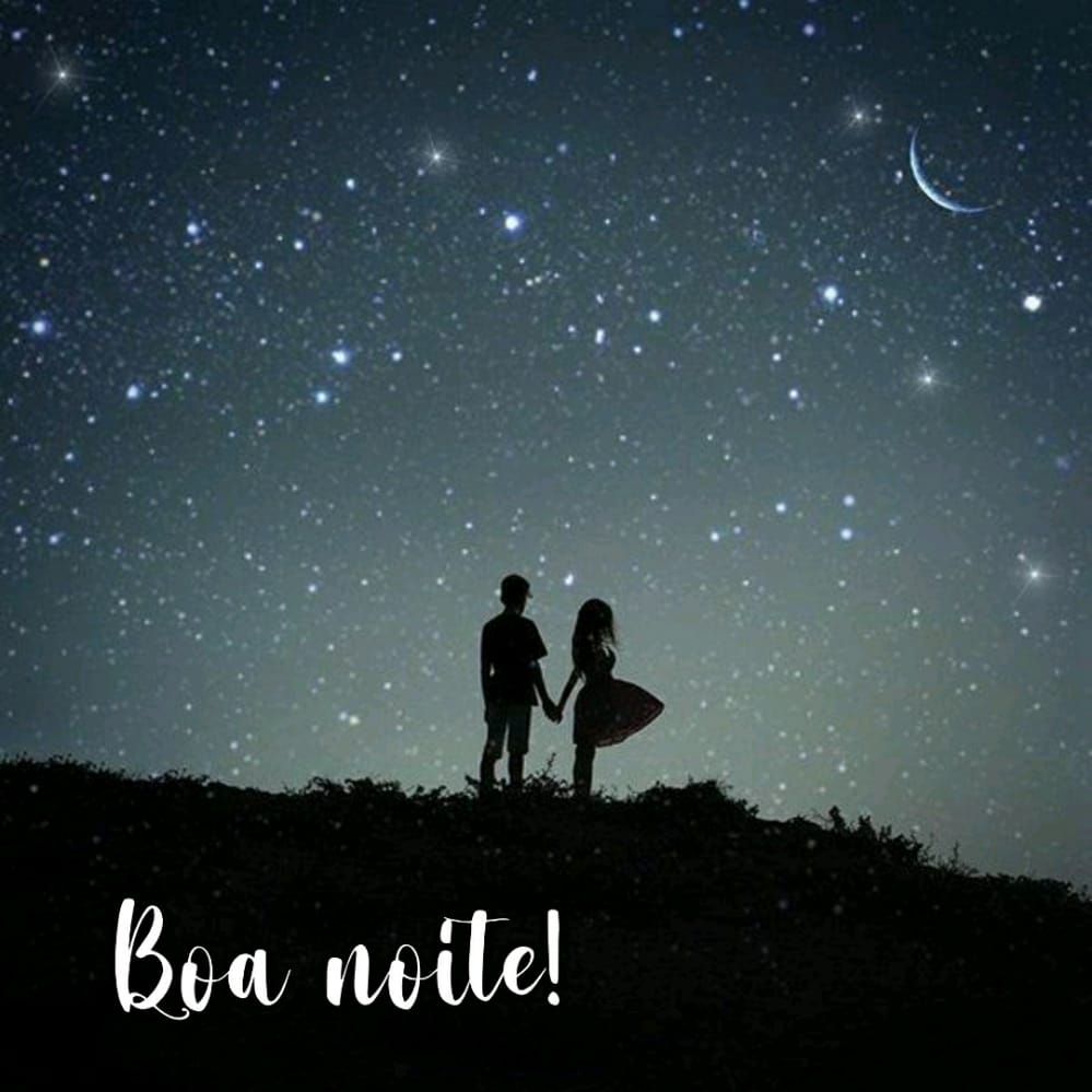 foto de casal olhando para lua