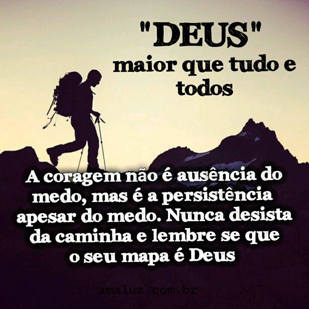 imagem com pessoa em montanha com frase deus maior que tudo e todos
