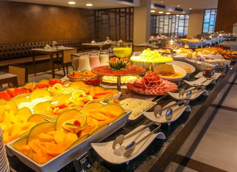 Muitas variedades de comidas no Hotel Gran Moreira