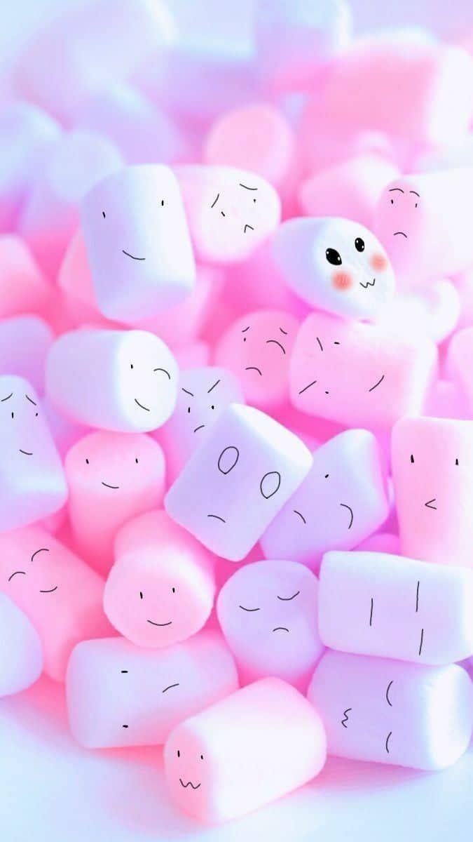 Imagem de papel de parede com marshmallow com rostinhos