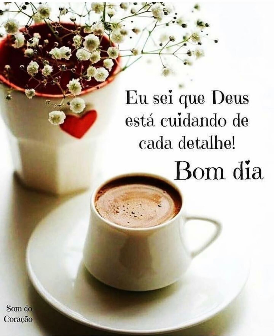 Bom dia com café e flores